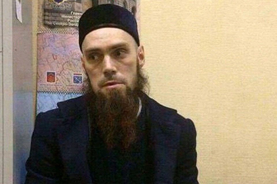 Дальнобойщик из Башкирии Андрей Никитин печально прославился, став на несколько часов подозреваемым в совершении теракта. Увидев себя на кадрах ТВ, молодой человек сам пришёл в полицию.