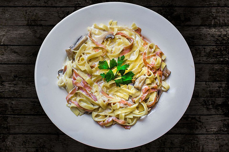 Блюдо из гречки и мяса в мультиварке