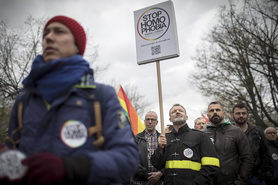 Люди по всему миру устраивают протесты в поддержку геев, в том числе и чеченских