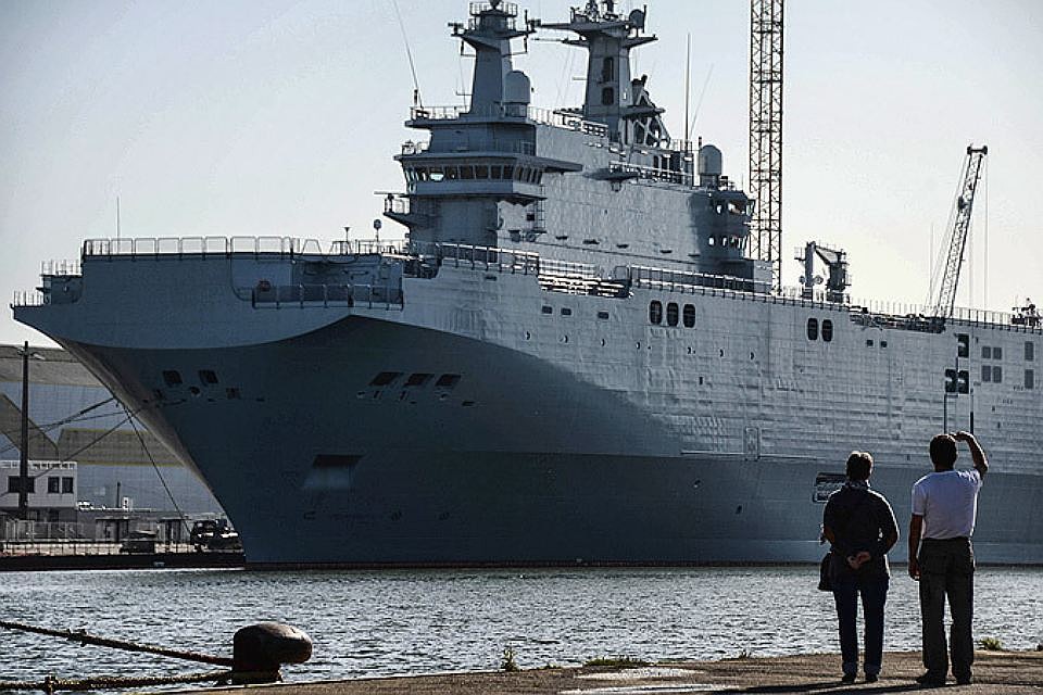 Оба построенных французами вертолетоносца изначально создавались под наши боевые вертолеты, системы связи, боевое управление и ПВО.