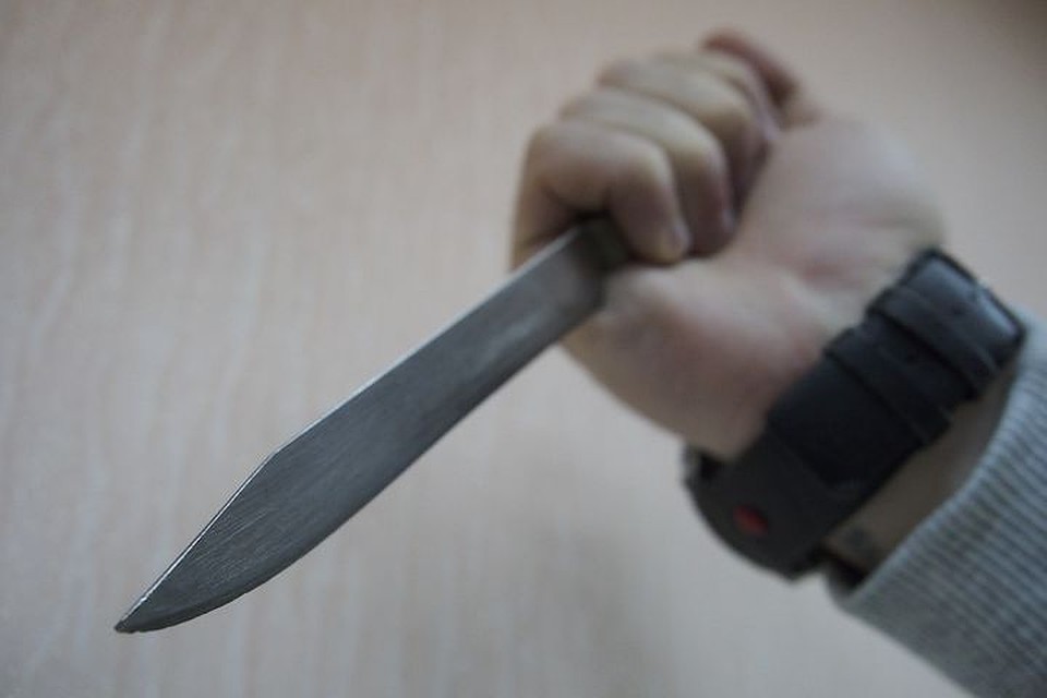 В Кимовском районе рабочий с ножом напал на директора учреждения