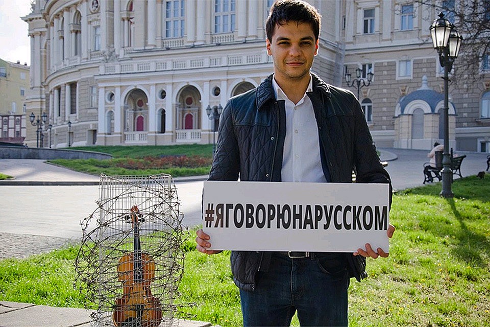 «Из «гетто» — с любовью», - подписывают люди свои фотографии в социальной сети Facebook.