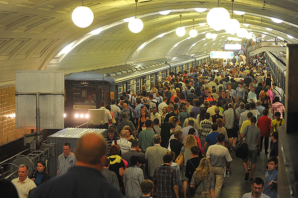 Московский метрополитен может поднять цены на проезд в час пик Московский метрополитен может поднять цены на проезд в час пик