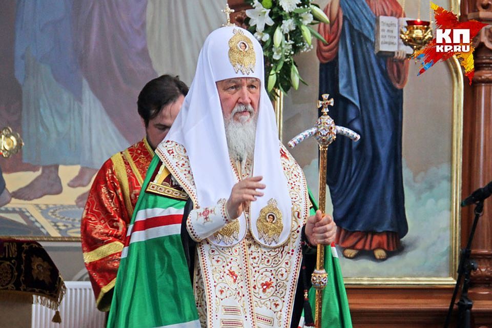 Патриарх Кирилл проводит божественную литургию в Петропавловском соборе Патриарх Кирилл проводит божественную литургию в Петропавловском соборе