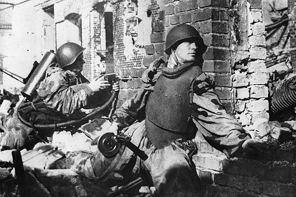 Пополнение частей и соединений 62-й и 64-й армий, которые вынесли на себе основную тяжесть оборонительных боев, шло во многом за счет самих сталинградцев