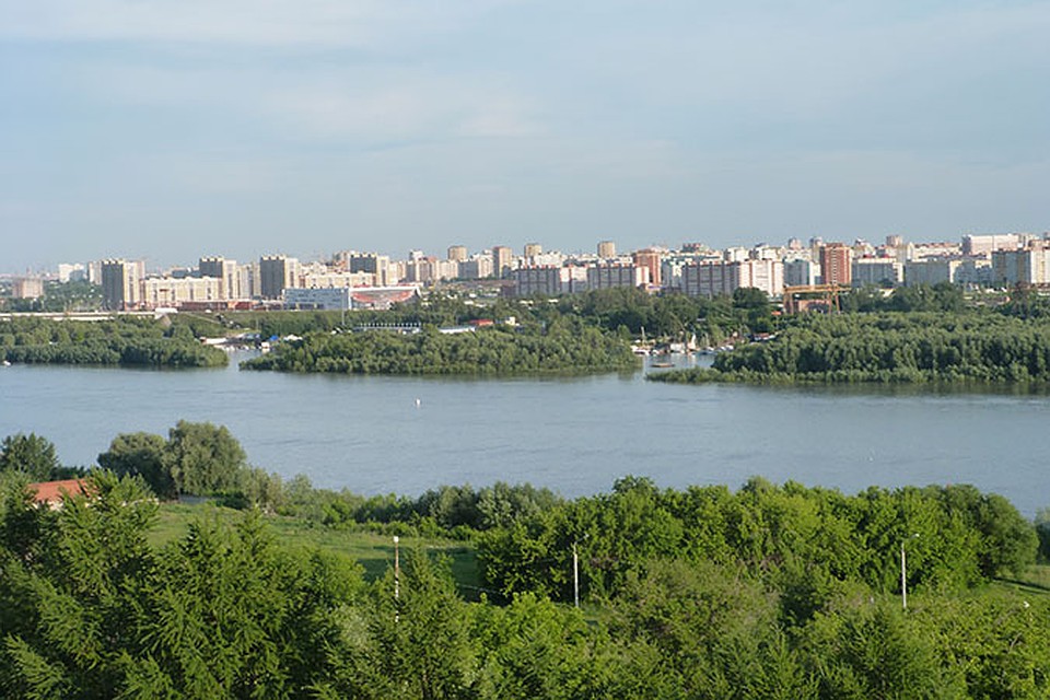 В Омске труп пару часов лежал на многолюдном береге В Омске труп пару часов лежал на многолюдном береге