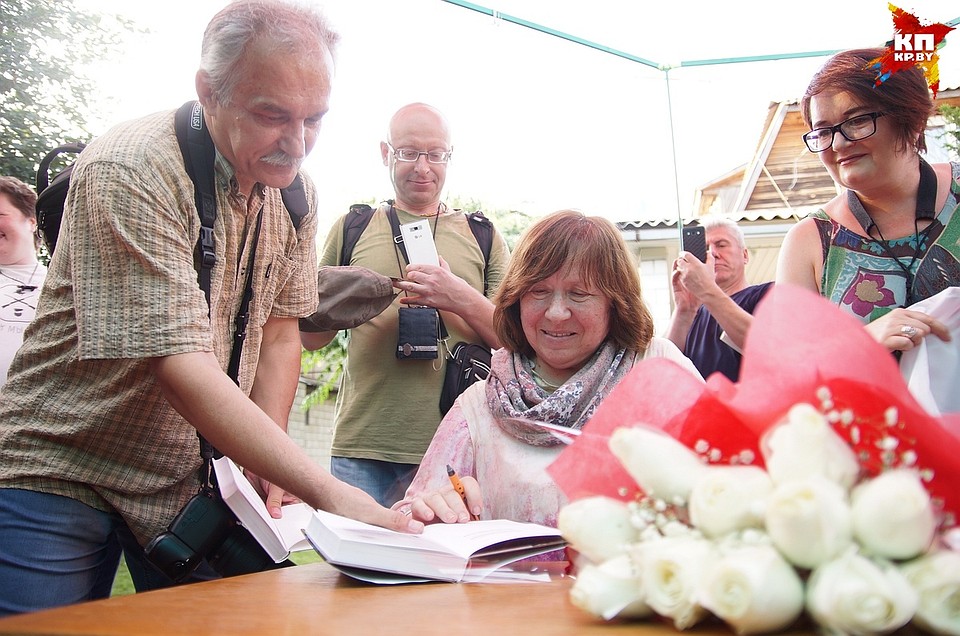 Светлана Алексиевич провела встречу в Гомеле