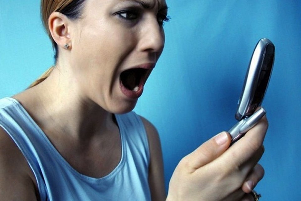 Ужас охватывает пользователей разряженного смартфона, не имеющих доступа к розетке.