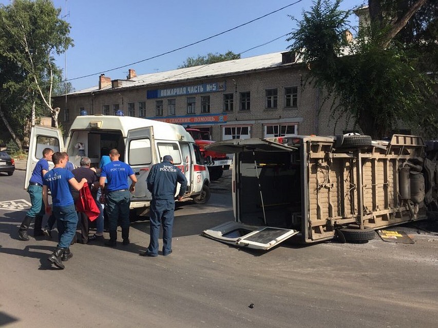 В Саратове случилось массовое ДТП с участием 4 авто В Саратове случилось массовое ДТП с участием 4 авто