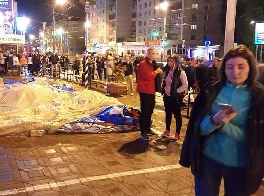 Нанесенный за одну только ночт ущерб может составить сотни тысяч рублей. Потребуют их, конечно, с того самого юмориста.