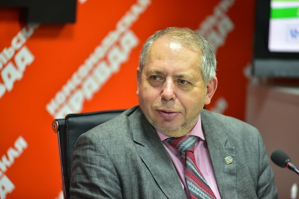 Юрий Лесневский рассказал, что в будущем такие экскурсии планируется проводить на двух языках: русском и английском, чтобы привлечь в наш город туристов.