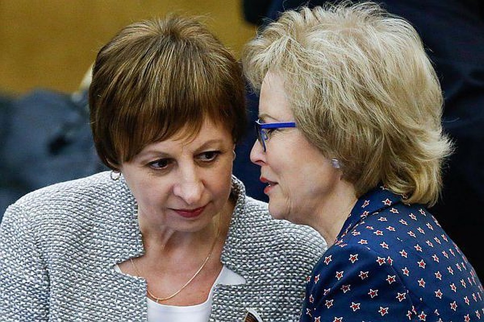 В Госдуме почтили память депутата, профессора Ирина Евтушенко (слева). Фото: Антон Новодережкин/ТАСС