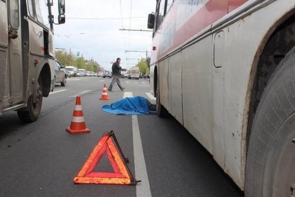 В Казани автобус насмерть сбил пенсионерку В Казани автобус насмерть сбил пенсионерку