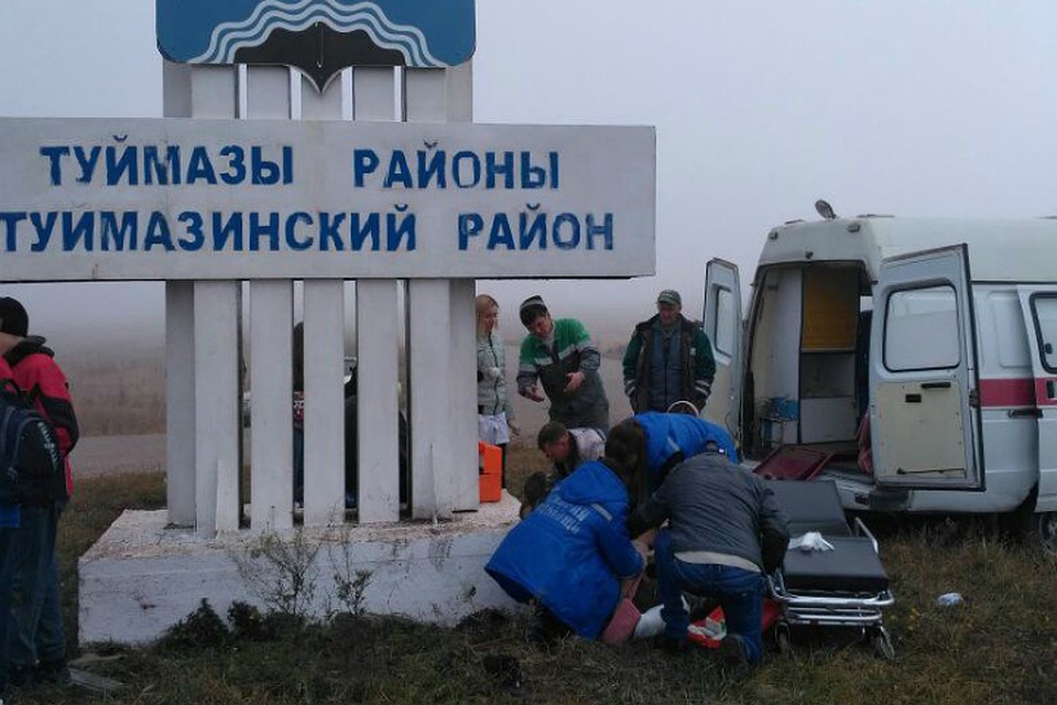 В Башкирии легковушка протаранила группу школьников В Башкирии легковушка протаранила группу школьников