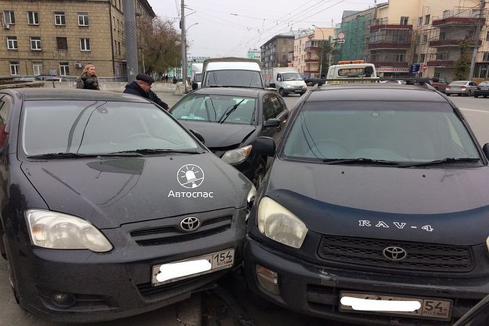 Из-за приступа кашля шофёр устроил массовое ДТП в Новосибирске Из-за приступа кашля шофёр устроил массовое ДТП в Новосибирске