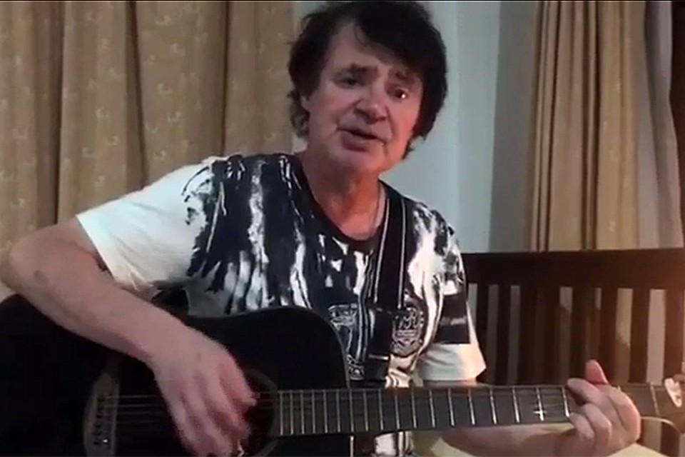 В период лечения Евгений Осин давал небольшие концерты на берегу Сиамского залива для туристов