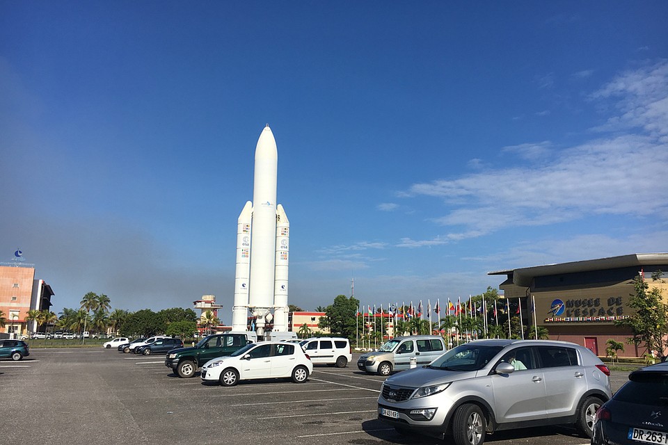Въезд на космодром в Куру.