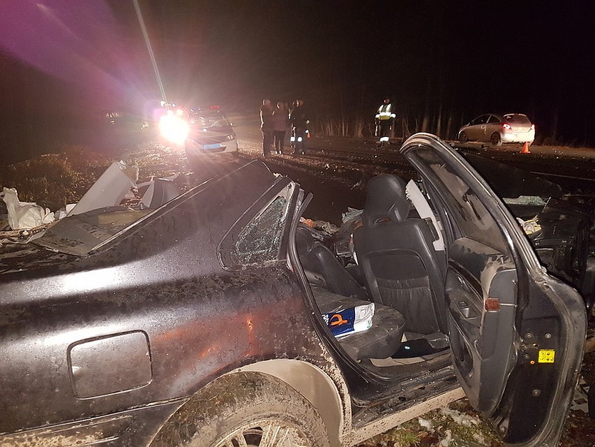 Мужчина обгонял колонну автомобилей Мужчина обгонял колонну автомобилей