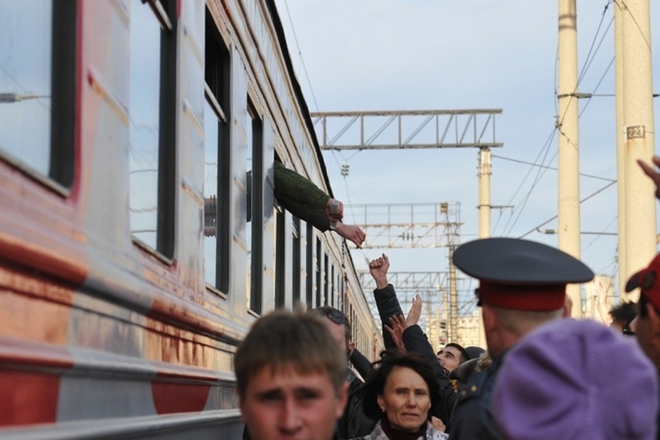 В Подмосковье поезд врезался в грузовую фуру на переезде В Подмосковье поезд врезался в грузовую фуру на переезде