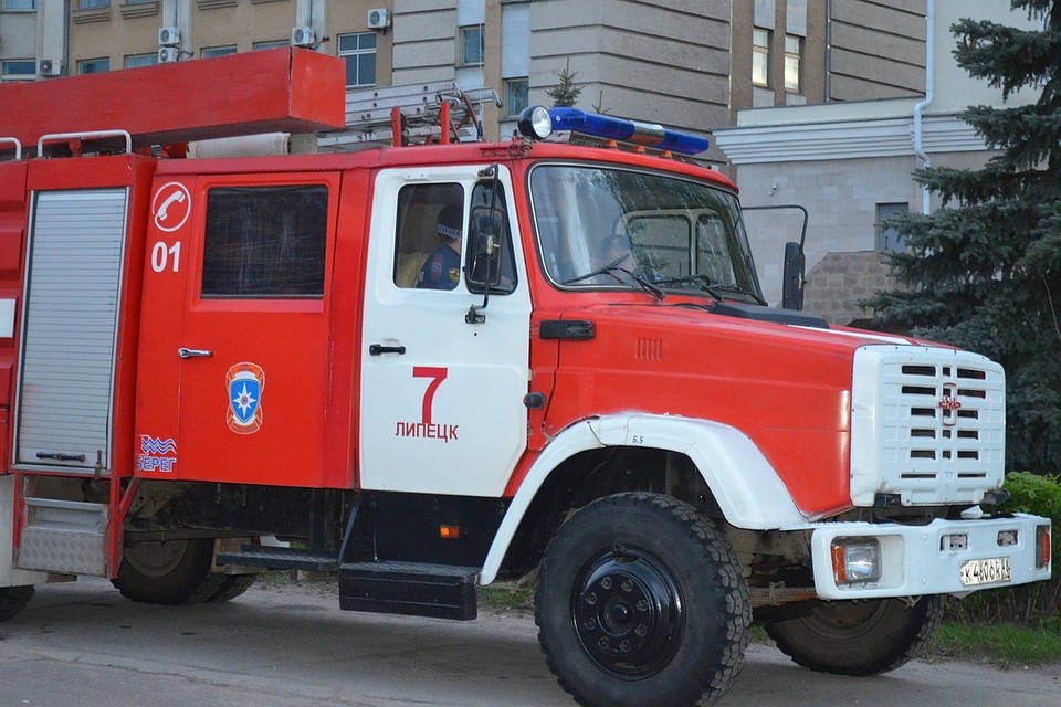 Пожарные выезжали тушить гараж и садовый домик