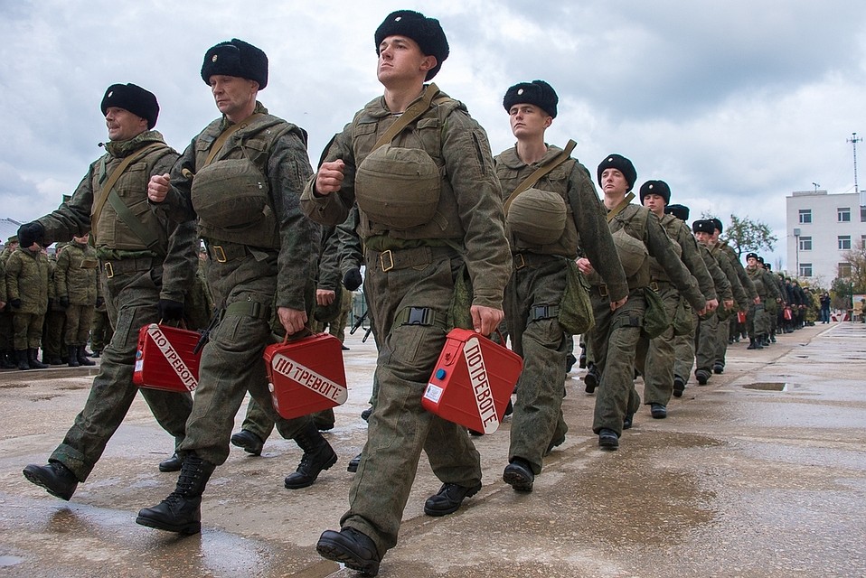 По тревоге военнослужащие готовы выполнить все отработанные во время учений задачи.