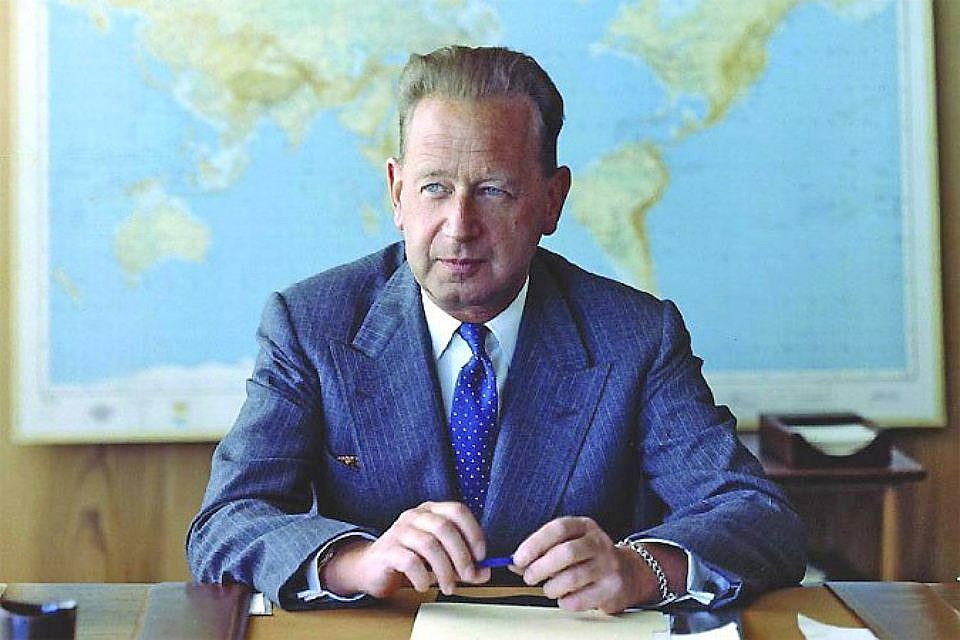 Даг Хаммаршёльд погиб в 1961 году в момент крушения самолета над территорией Северной Родезии (нынешней Замбии) во время миротворческой операции ООН в Конго.