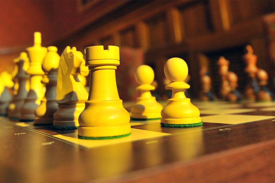 Система AlphaZero всего за 24 часа добилась уровня игры более высокого, чем у любого игроках-человека