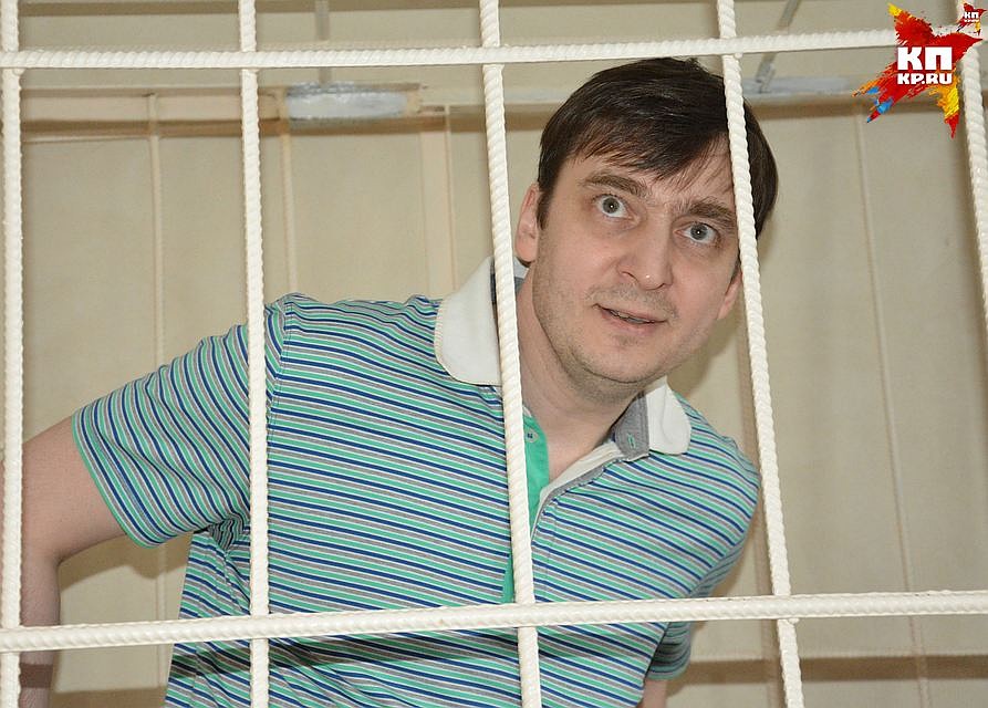 Роман Зенищев видел на столе Ромаданова тетрадку с фамилиями и суммами взяток