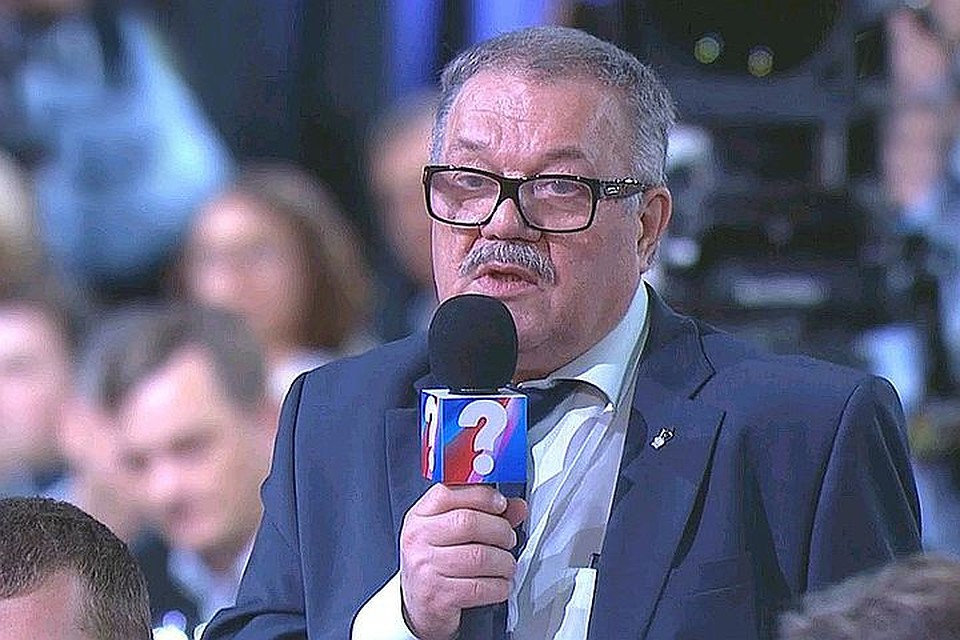 Обозреватель "Комсомолки" Александр Гамов на пресс-конференции спросил президента о том, что сейчас происходит с российской медициной.