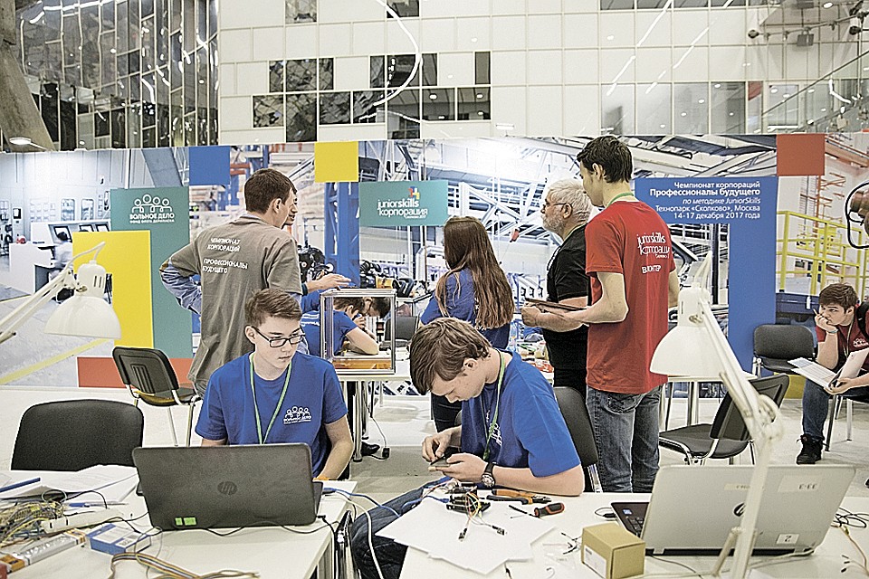 Уникальная инициатива Фонда - соревнования юниоров по профмастерству JuniorSkills - в этом году вышла на международный уровень. Фото: Григорий ЛЯДОВ