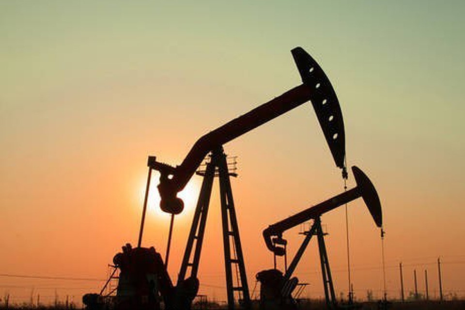 Если нефть будет стоить $54 за баррель, дополнительные доходы бюджета составят 2 трлн. рублей. А если $60 за баррель - 2,8 трлн