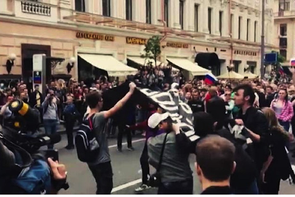 В первый день Нового года на телеканале "Россия 24" прошла премьера документального фильма главного редактора газеты "Завтра" Александра Проханова.