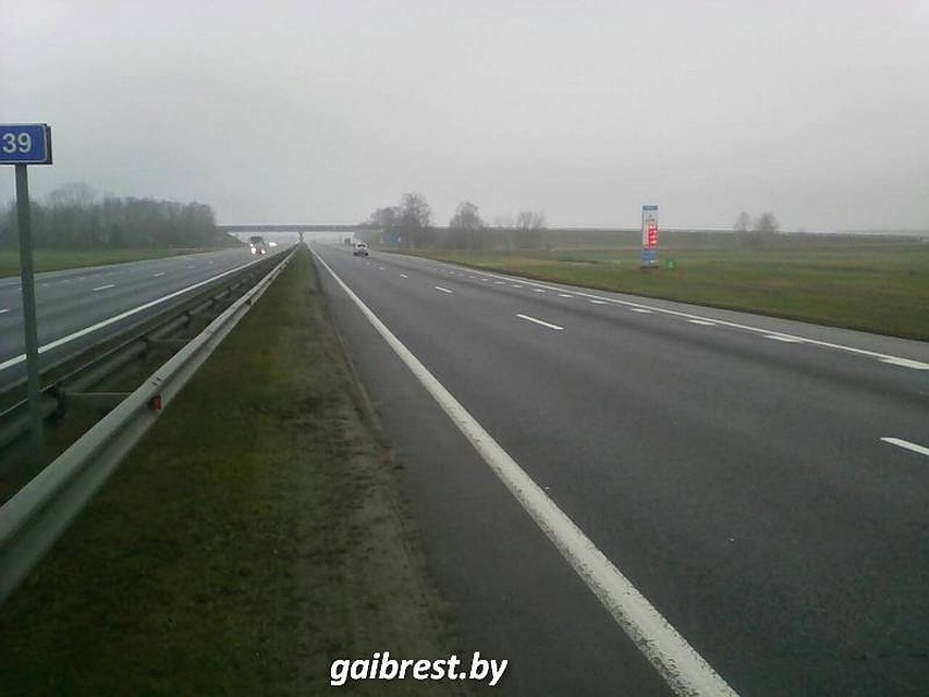 Молодой мужчина попал под колеса поздно ночью. Фото: Gaibrest.by