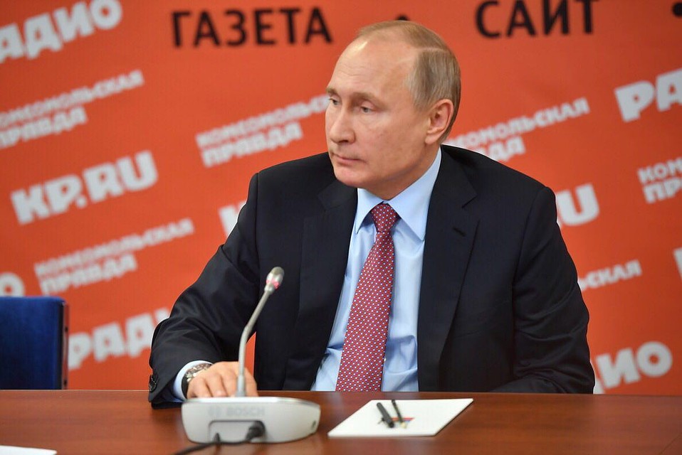 Президент России Владимир Путин во время визита в "КП".