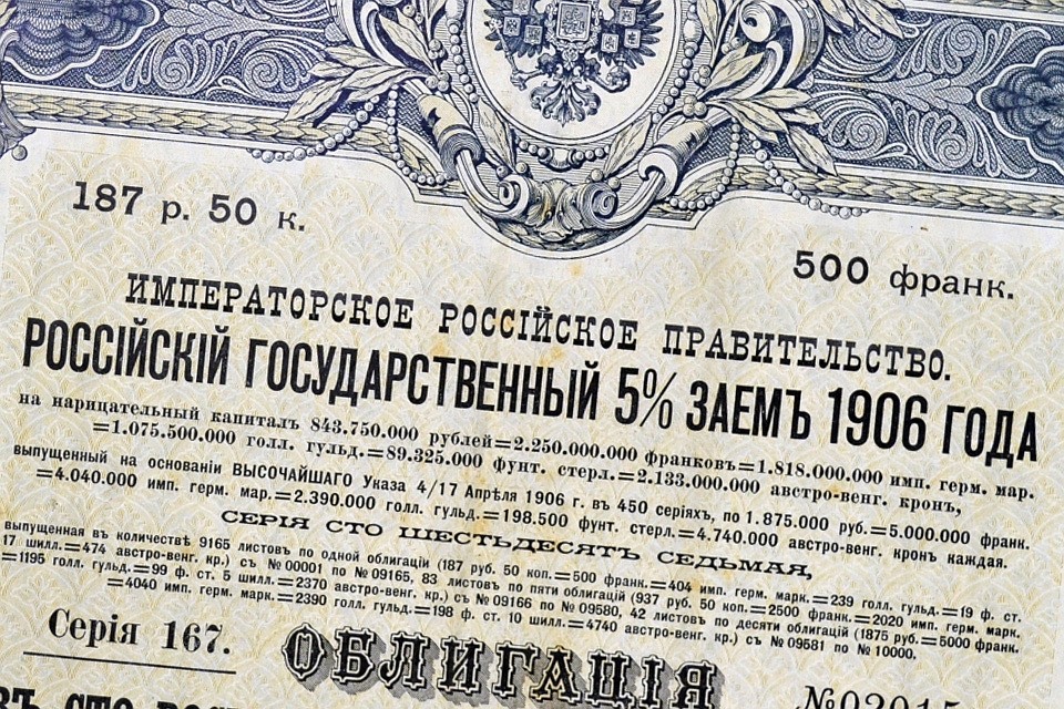 Тысячи французов требуют от России, чтобы им заплатили 53 млрд евро.
