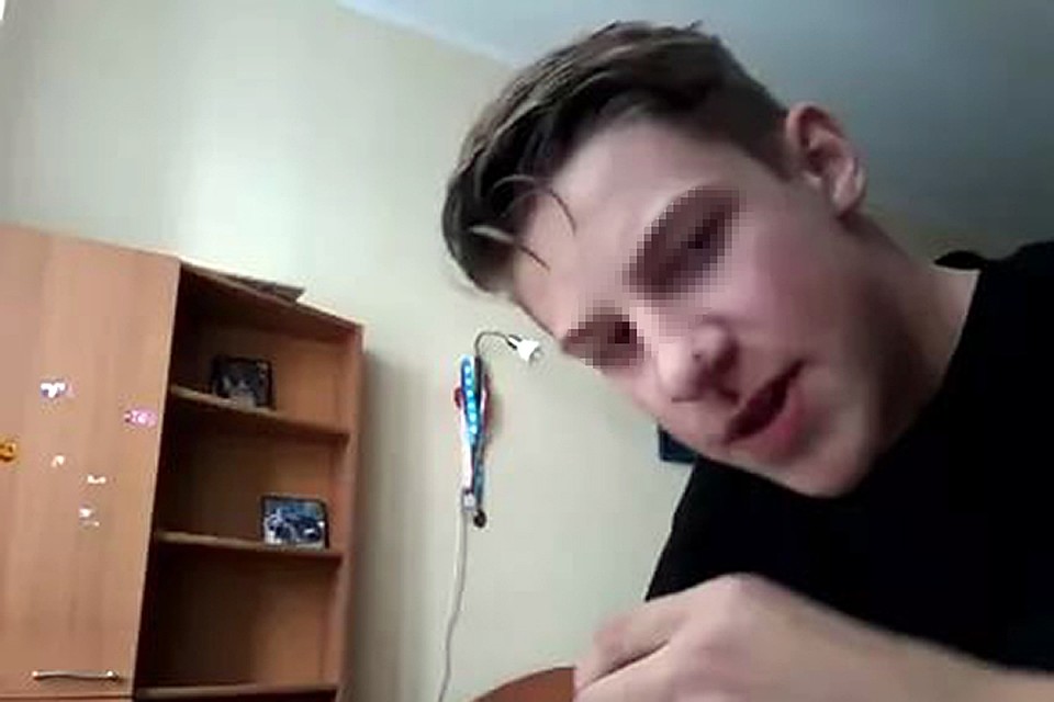 С седьмого класса Лев учился дома. Являлся в школу только чтобы пройти аттестацию