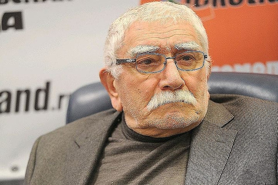 Армен Джигарханян почувствовал себя плохо в театре