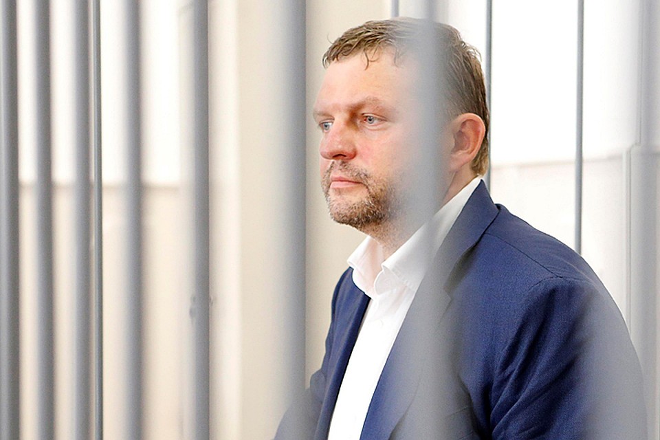 Около 21.35 судья огласила наказание для Никиты Белых: восемь лет
