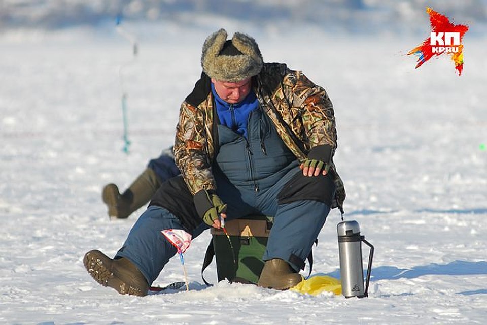 10 сахалинских рыбаков забрало на льдине в Охотском море 10 сахалинских рыбаков забрало на льдине в Охотском море