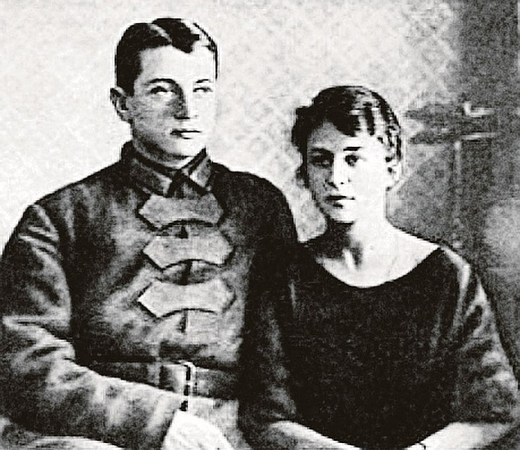 Тухачевский со второй женой Ниной Гриневич. Она тоже была арестована и в 1941 году расстреляна. Фото: youtube.com