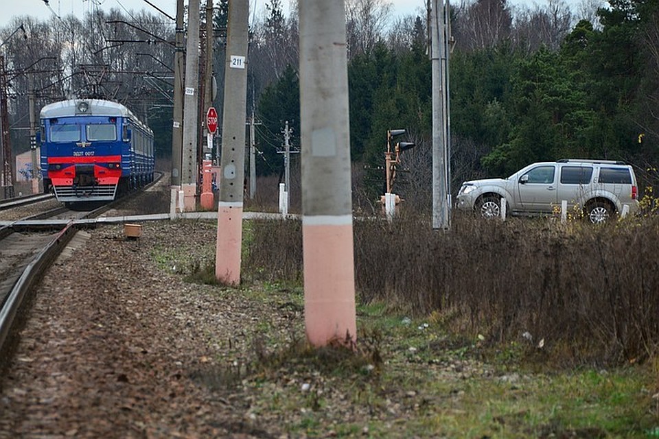 Под колесами электрички погибли два человека