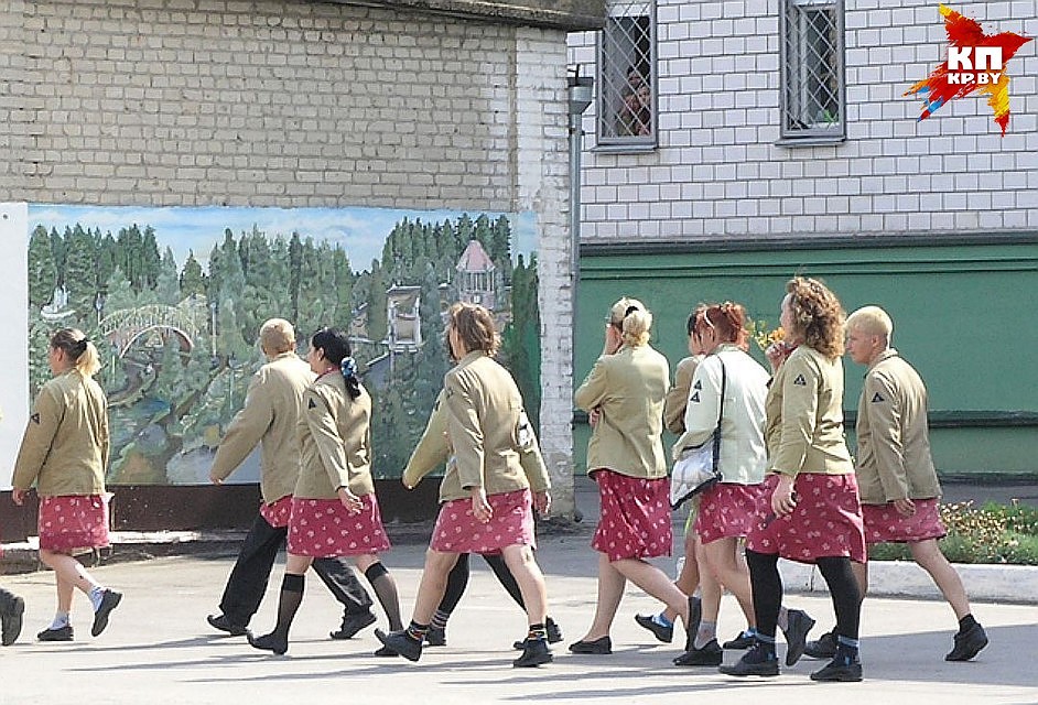 Отказ мотивировали тем, что в этот день в зале ГЦК запланирован показ спектакля «Бабы Шанель» с участием осужденных из женской исправительной колонии