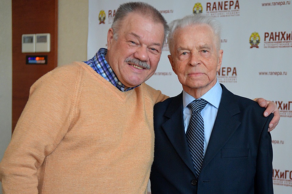 Спецкор "Комсомолки" Александр Гамов и первый секретарь ЦК ВЛКСМ Евгений Тяжельников