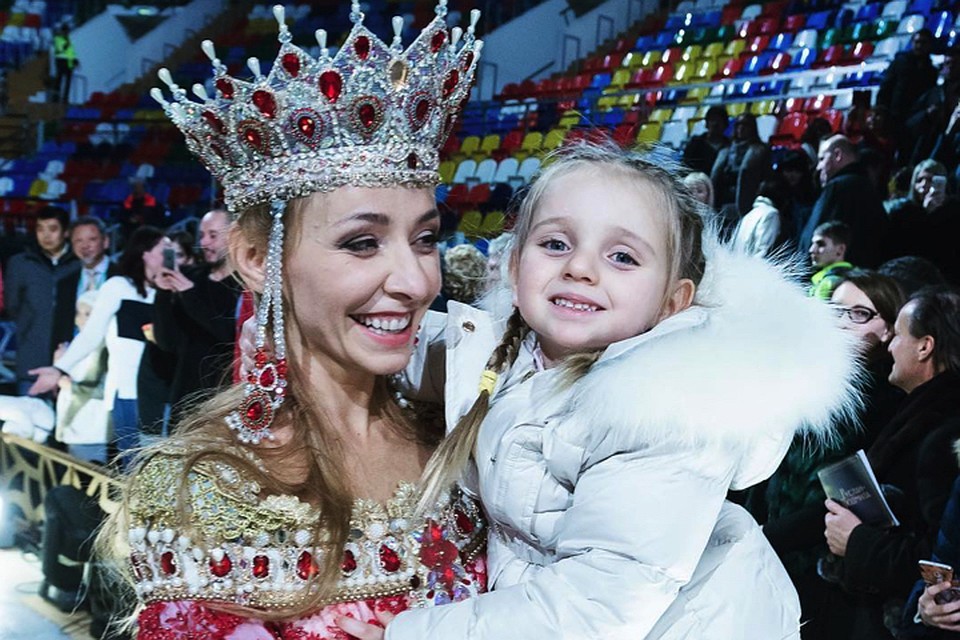 Как говорит Татьяна Навка, впервые ее дочь Надя встала на коньки ещё год назад.