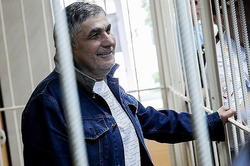Шакро Молодой получил девять лет и десять месяцев колонии. Фото: Антон Новодережкин/ТАСС