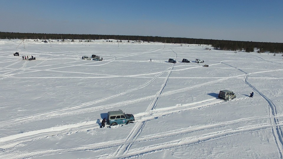 Надымские автомобилисты выбирались из снежного плена командами nadymregion.ru