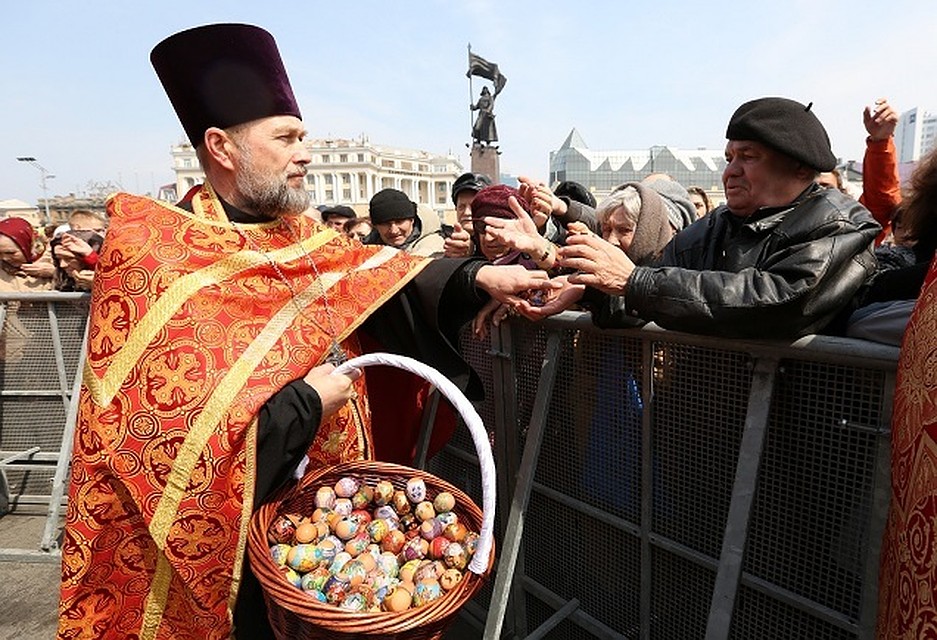 Пасхальные мероприятия привлекают тысячи владивостокцев. Фото Валентина Труханенко