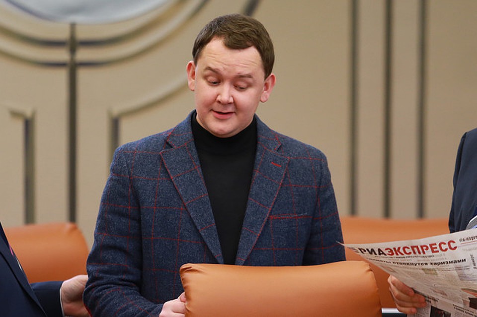 На Волкова завели дело по статье «Получение должностным лицом взятки в виде незаконного оказания услуг имущественного характера, предоставление иных имущественных прав за общее покровительство, в крупном размере»