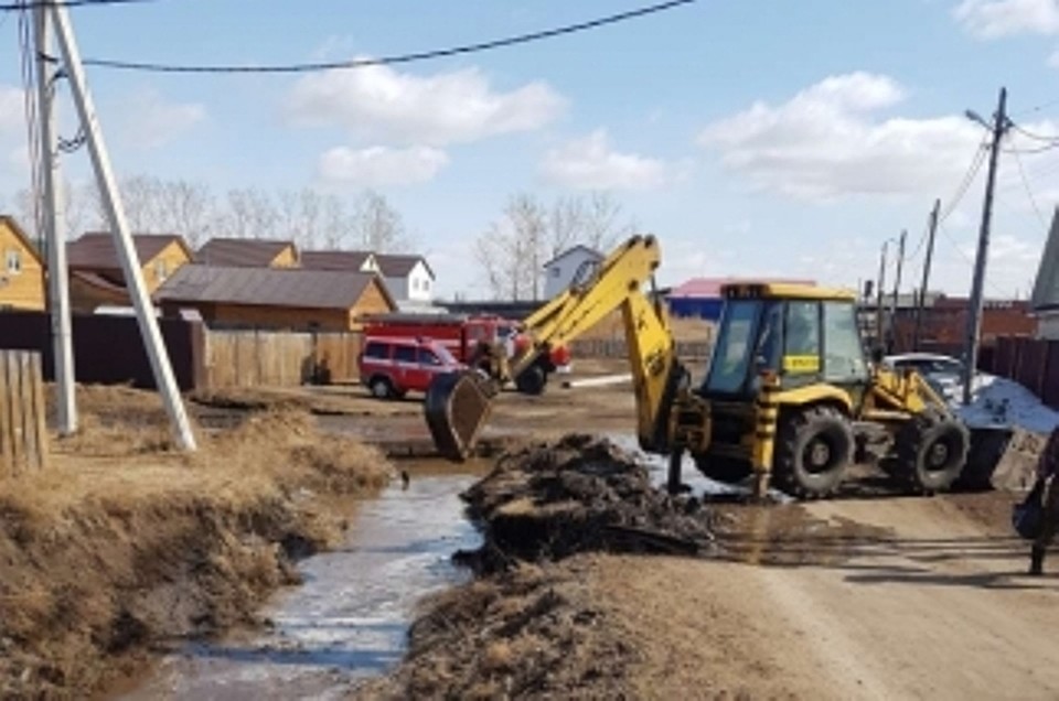Талая вода отступила с 22 участков из 53 в Хомутово