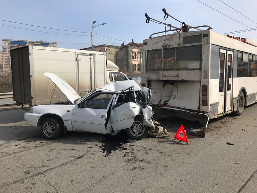 В Томске на улице Пушкина произошло ДТП. Фото: пресс-служба УМВД по Томской области.